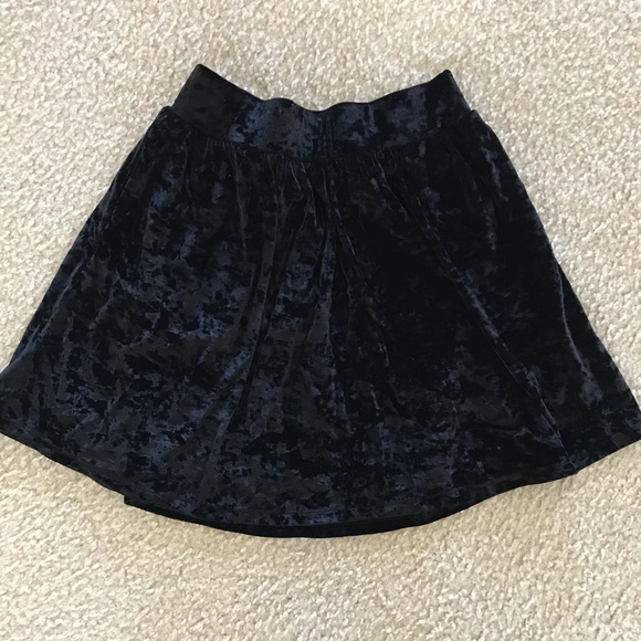 Black Velvet Skirt | M - Picture 2 of 5